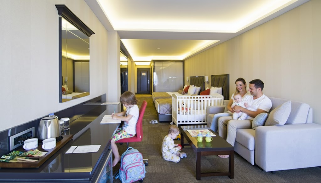 İzmir Aile Oteli: Gaziemir’de Büyük Odalı ve Çocuk Dostu Konaklama