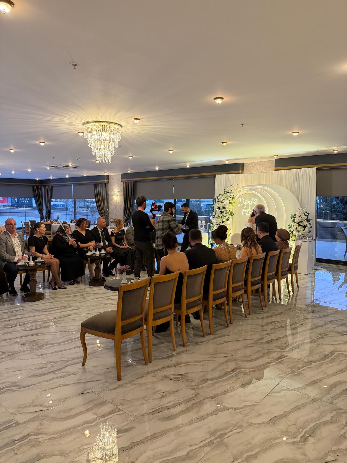 İzmir teras nişan organizasyonu Teras Salon masa d&uuml;zeni